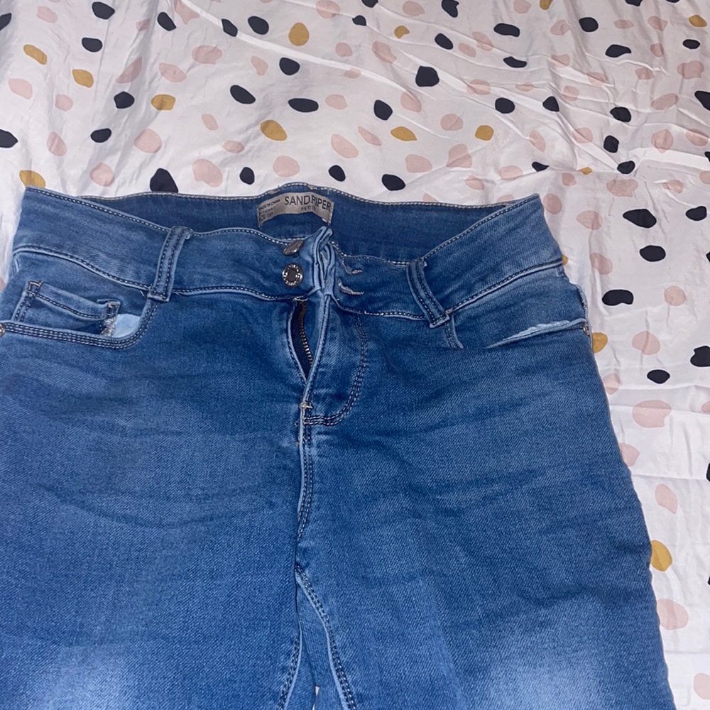 Selling jeans that I’m not to crazy about.  Lmk for more pictures. And price